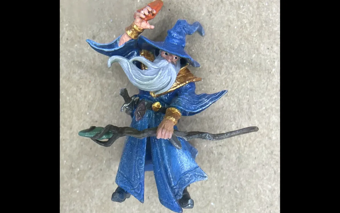 Cornelius Greathat wizard miniature with its smaller details painted